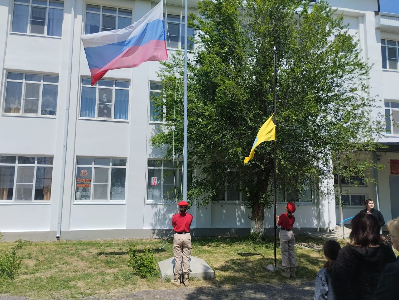 Церемония спуска Государственного флага РФ.